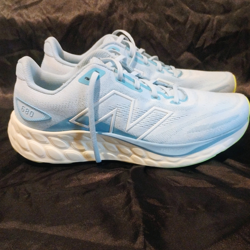 New Balance Fresh Foam 680 V8 Women's Sky Blue Athletic Shoes